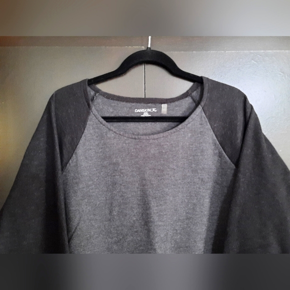Danskin Plus Sweatshirt NWOT - Picture 4 of 11